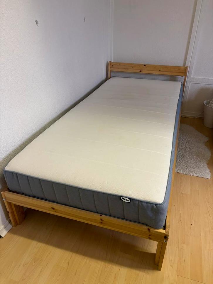 Ikea bed NEIDEN with mattress, Huis en Inrichting, Slaapkamer | Bedden, Zo goed als nieuw, Tweepersoons, 90 cm, 200 cm, Hout, Wit