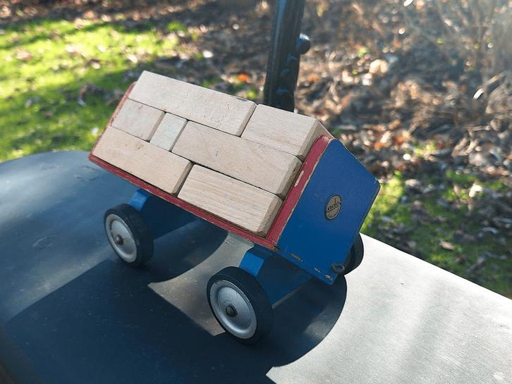 ado speelgoed blokkenwagen Wybert Ko Verzuu De Stijl, Antiek en Kunst, Antiek | Speelgoed, Ophalen of Verzenden