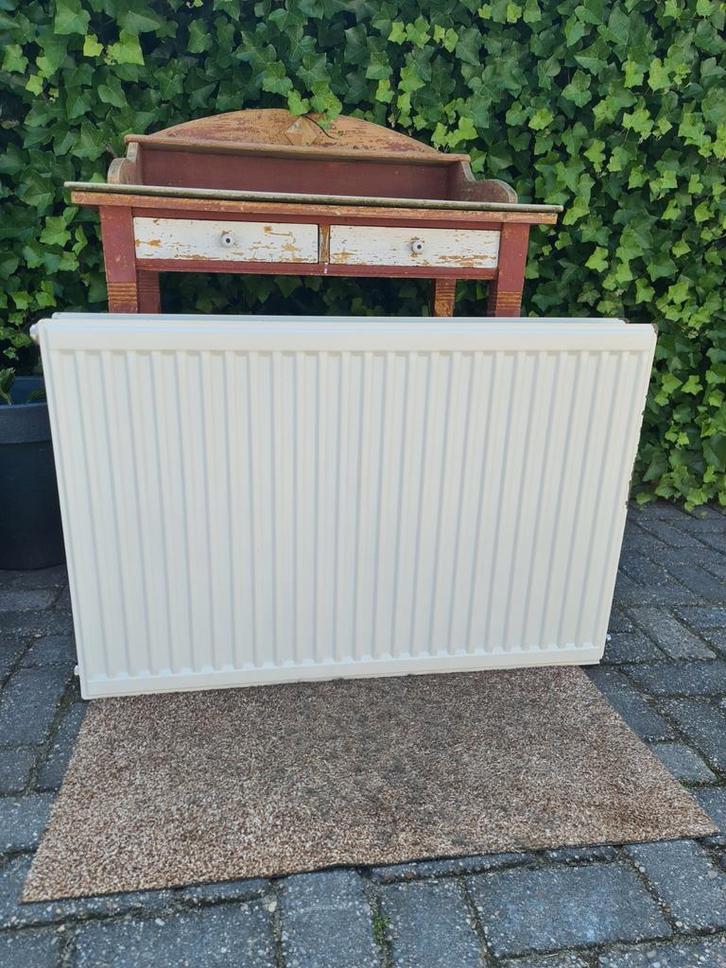 Radiator 90 cm x 60 cm x 10 cm., Doe-het-zelf en Verbouw, Verwarming en Radiatoren, Gebruikt, Radiator, 800 watt of meer, 30 tot 80 cm
