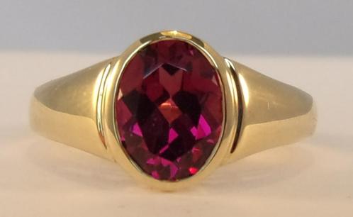 Geelgouden ring met Rhodoliet – designer – maat 18, Sieraden, Tassen en Uiterlijk, Ringen, Nieuw, Dame of Heer, 18 tot 19, Rood