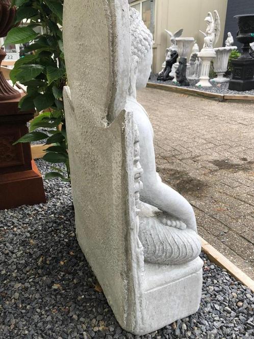 Boeddha op troon white wash, vol steen., Tuin en Terras, Tuinbeelden, Boeddhabeeld, Steen, Ophalen of Verzenden