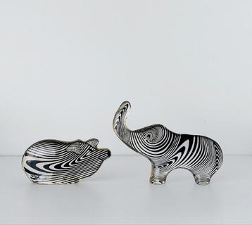 Palatnik lucite varken en olifant  beschikbaar voor biedingen