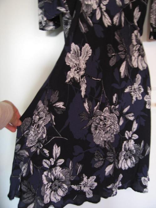 Vintage bloemenjurk. Maat 38, Kleding | Dames, Jurken, Zo goed als nieuw, Maat 38/40 (M), Blauw, Onder de knie, Verzenden
