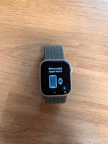 Apple Watch 4 Nike - Zilver/Groen beschikbaar voor biedingen