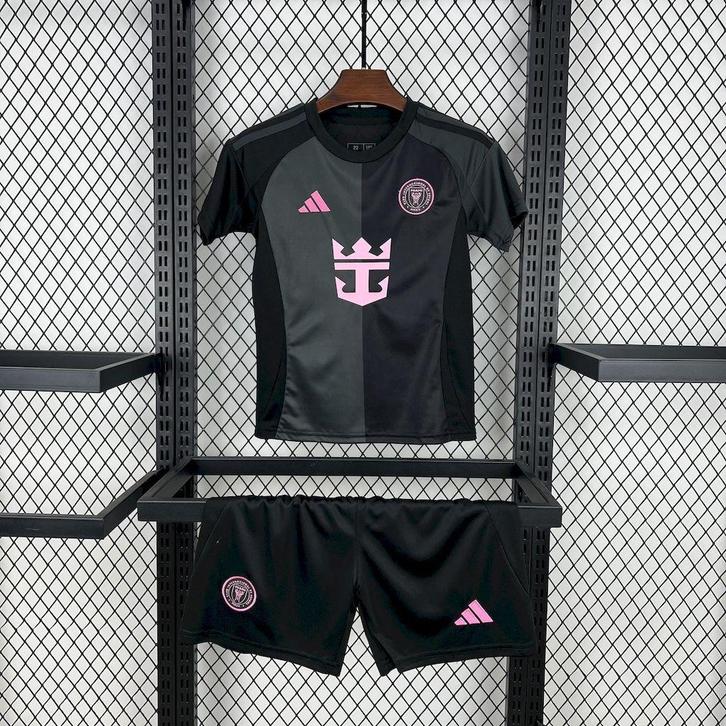 Nieuw Inter Miami Kinderset – Shirt + Broekje – Zwart/Roze, Sport en Fitness, Voetbal, Nieuw, Shirt, Maat XS of kleiner, Verzenden