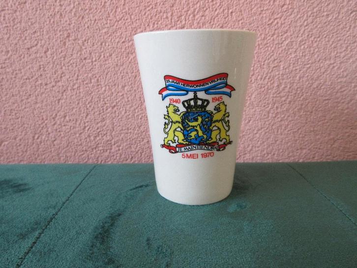 Beker 25 jaar bevrijding 1945-1970, Verzamelen, Militaria | Tweede Wereldoorlog, Overige soorten, Kunstobject, Nederland, Ophalen of Verzenden