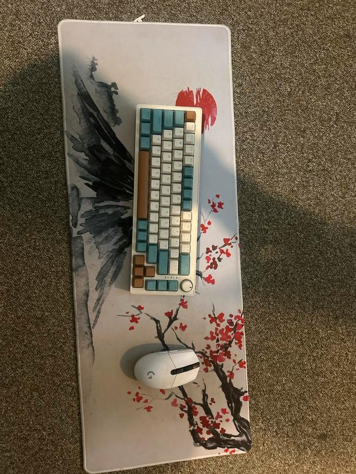 Gaming Toetsenbord en Muis met Muismat (kan ook los verkocht, Computers en Software, Muismatten, Zo goed als nieuw, Ergonomisch