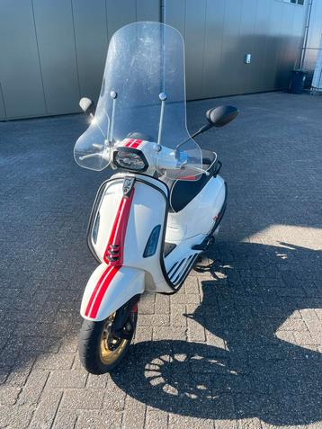 Vespa Sprint Racing Sixties 2021 beschikbaar voor biedingen