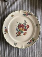 Villeroy & Boch bord Mettlach serie 1562, Antiek en Kunst, Antiek | Servies los, Ophalen of Verzenden