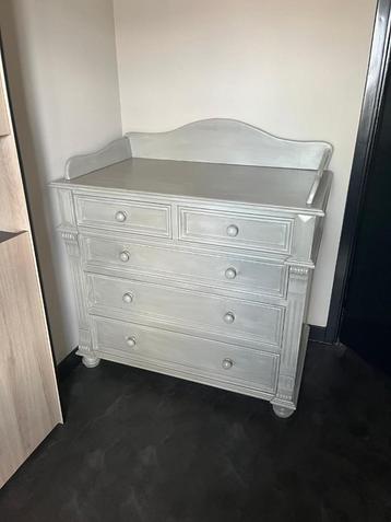 Kast en commode  beschikbaar voor biedingen
