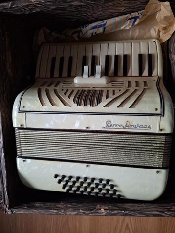 Pierre Servaas Accordeon, rond 1940. beschikbaar voor biedingen