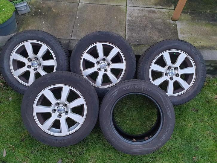 zgan: winterbanden / all season 225/55/r16 op Volvo velg, Auto-onderdelen, Banden en Velgen, Banden en Velgen, Winterbanden, 16 inch