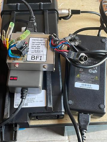 Cortina oplader 24v & 36v 3&5pins , controlle BFI 24v . beschikbaar voor biedingen