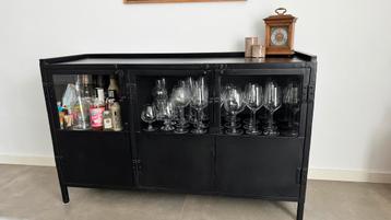Te koop: zwart stalen dressoir van Gigameubel