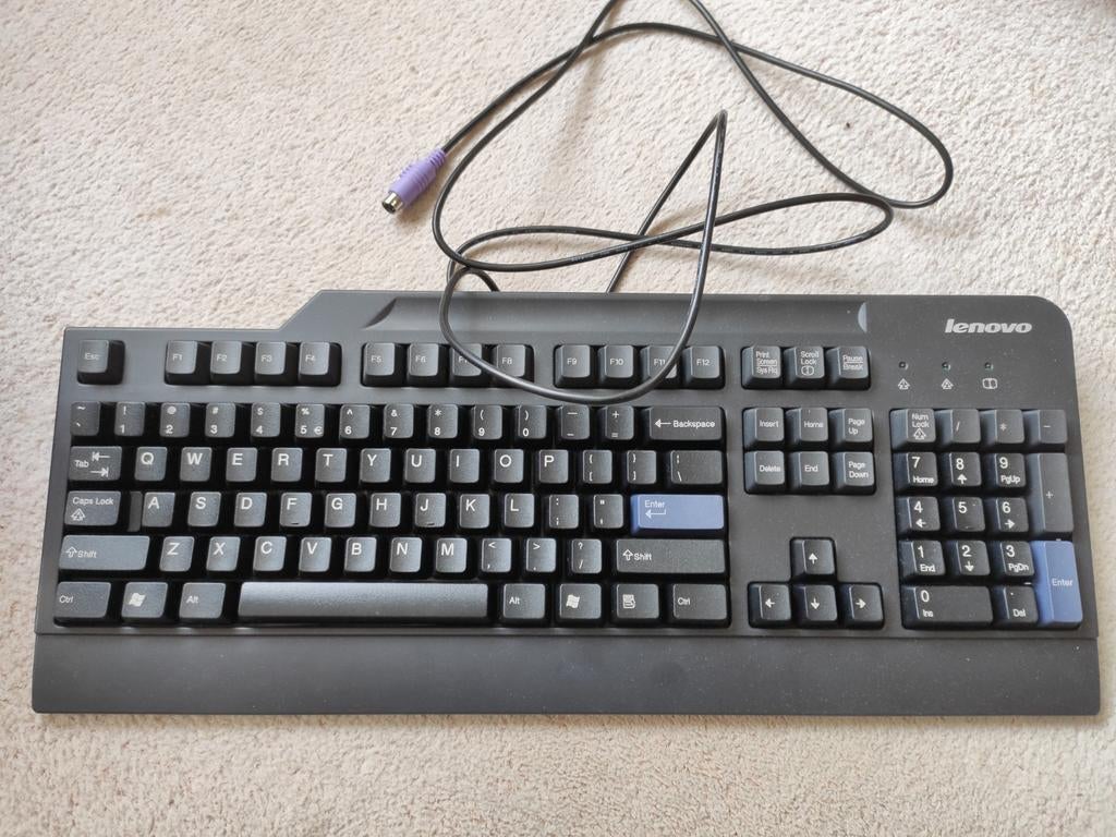 Lenovo toetsenbord met 6-pins mini-DIN aansluiting, Ophalen of Verzenden, Zo goed als nieuw, Qwerty, Bedraad