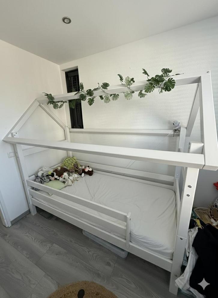 Flexworld Bed met uitvalbeveiliging + dakframe + matras, Kinderen en Baby's, Kinderkamer | Bedden, Zo goed als nieuw, 180 cm of meer