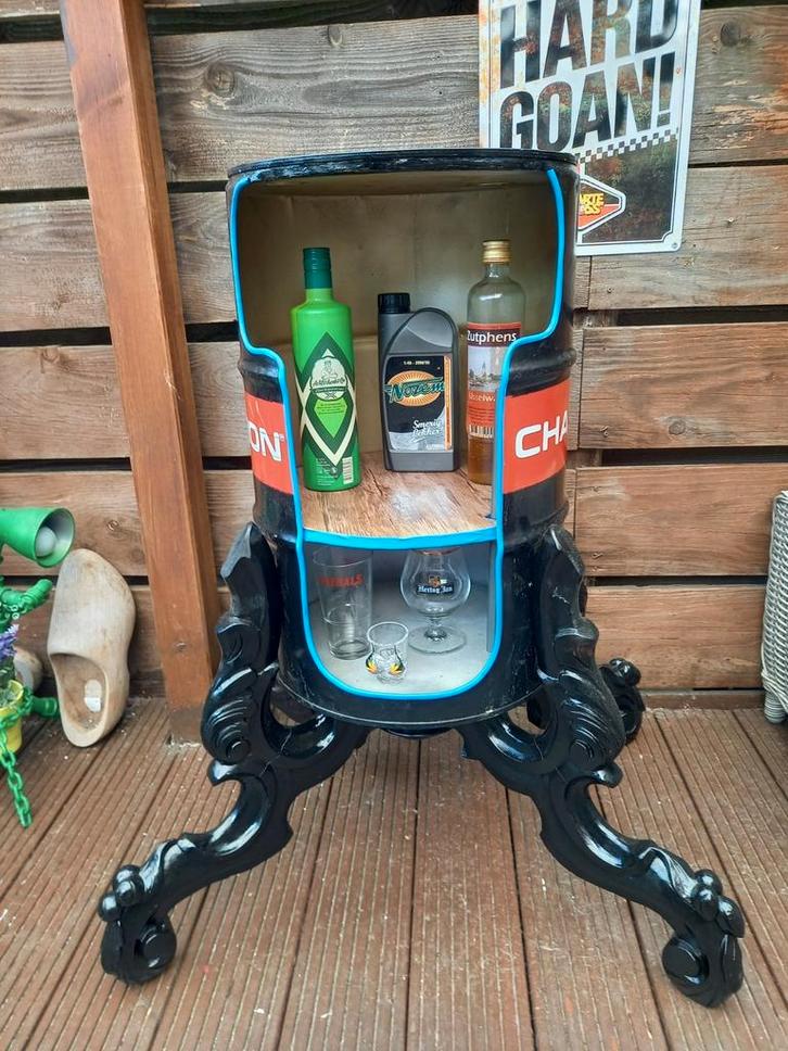 Dranken kast van oliedrum, Huis en Inrichting, Barren, Zo goed als nieuw, Ophalen