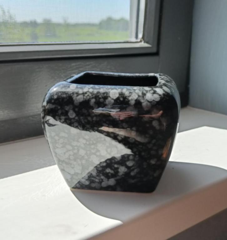Bloempot zwart gespikkeld, Huis en Inrichting, Woonaccessoires | Vazen, Zo goed als nieuw, Zwart, Minder dan 50 cm, Aardewerk of Porselein