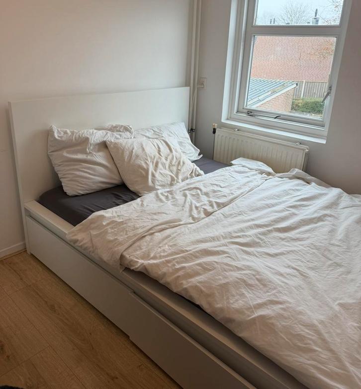 Ikea malm bed wit met matras, Huis en Inrichting, Slaapkamer | Bedden, Zo goed als nieuw, Tweepersoons, 140 cm, Hout, Wit, Ophalen of Verzenden