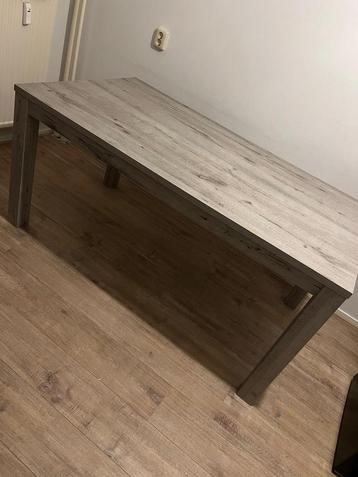 Nieuw eettafel 180x90 beschikbaar voor biedingen