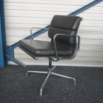 Vitra EA 207 Design Stoel | Vergaderstoel | Zwart | Leer beschikbaar voor biedingen