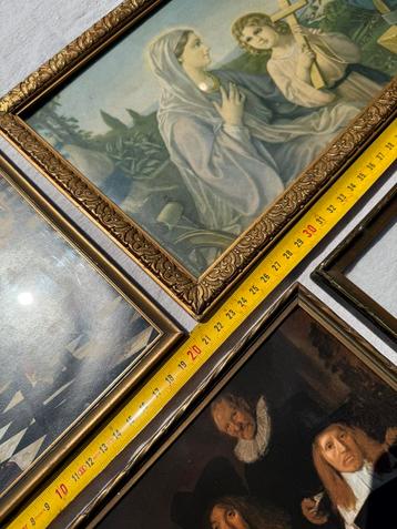 Diverse antieke grote lijsten beschikbaar voor biedingen