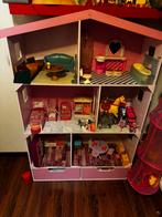 Poppenhuis  Compleet met Barbie poppen, Kinderen en Baby's, Speelgoed | Poppenhuizen, Ophalen, Gebruikt, Poppenhuis