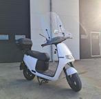 Elektrische Snorfiets met Windscherm & Topkoffer, Fietsen en Brommers, Overige merken, Elektrisch, Ophalen of Verzenden, Zo goed als nieuw