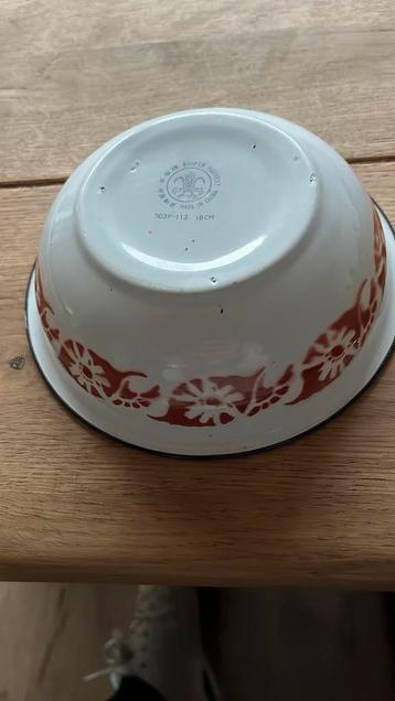 Emaille bord / kom beschikbaar voor biedingen