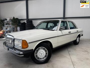 Mercedes-Benz 200-Serie 230 2.3 1977 Wit Leder 136pk beschikbaar voor biedingen