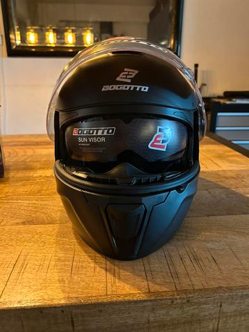 Bogotto helm beschikbaar voor biedingen