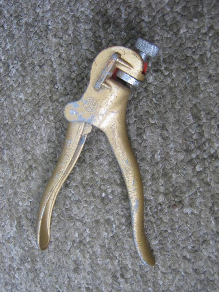 Zaag zet tang, Hobby en Vrije tijd, Knutselen, Gebruikt, Gereedschap of Toebehoren, Verzenden