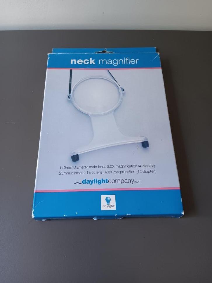 Daylight Neck Magnifier – nekloep met vergrootglas (2x / 4x), Hobby en Vrije tijd, Vergrootglazen, Loepen en Loeplampen, Gebruikt
