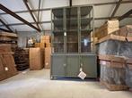 Vitrinekast groen metaal glas exclusief 142 cm breed actie, Met deur(en), Zo goed als nieuw, Glas, 150 tot 200 cm