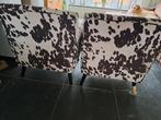 2 stoelen met koeienprint, Huis en Inrichting, Ophalen, Gebruikt