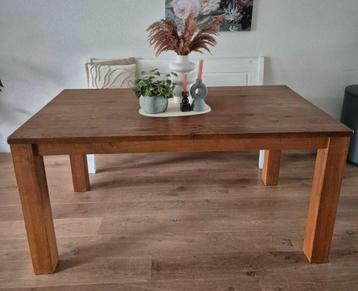 Massief eiken eettafel beschikbaar voor biedingen