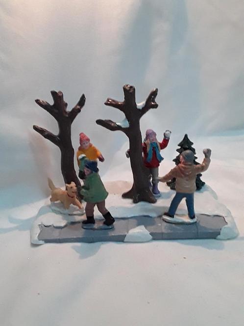 Lemax 53216 snowball ambush jaar 2015., Diversen, Kerst, Zo goed als nieuw, Ophalen of Verzenden