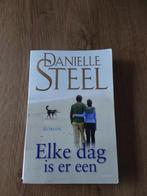 Danielle Steel - Elke dag is er een, Ophalen of Verzenden, Gelezen, Danielle Steel
