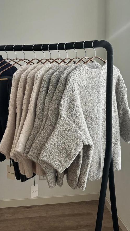 Zara bouclé knit zand ONE SIZED, Kleding | Dames, Truien en Vesten, Nieuw, Maat 38/40 (M), Beige, Verzenden