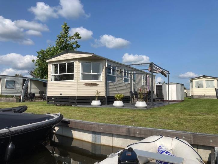 Stacaravan aan vaarwater met 2 ligplaatsen voor het terras., Caravans en Kamperen, Stacaravans, tot en met 4, Ophalen