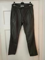 Mooie groene imitatie leren broek, Maat 38/40 (M), Ophalen of Verzenden, Zo goed als nieuw, Lang