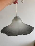 Vintage hanglamp bloem grijs glas, Huis en Inrichting, Lampen | Hanglampen, Ophalen of Verzenden, Zo goed als nieuw, Glas, Minder dan 50 cm