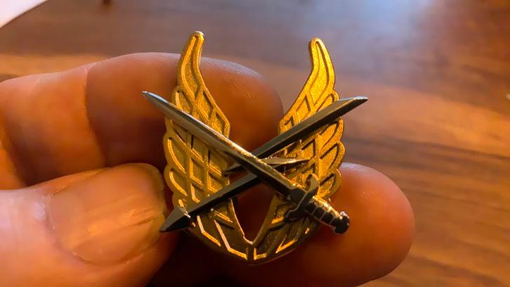 JTAC embleem korps commandotroepen, Sieraden, Tassen en Uiterlijk, Broches, Zo goed als nieuw, Overige materialen, Zilver, Verzenden