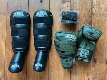 Joya Vechtsport Set: Handschoenen & Beschermers beschikbaar voor biedingen