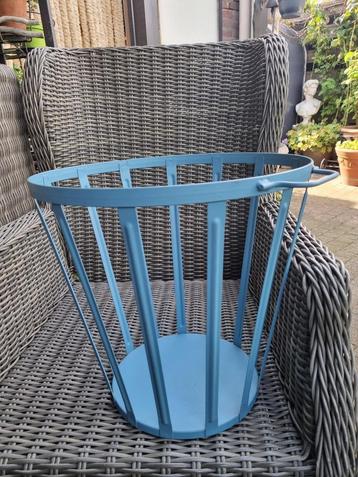 *** NIEUWE METALEN HOUT MAND *** beschikbaar voor biedingen