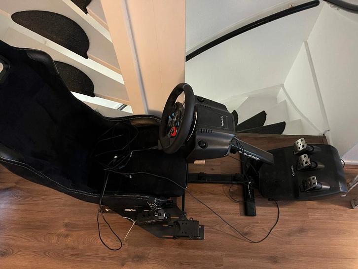 Playseat + Logitech g29, Spelcomputers en Games, Spelcomputers | Overige Accessoires, Zo goed als nieuw, Ophalen
