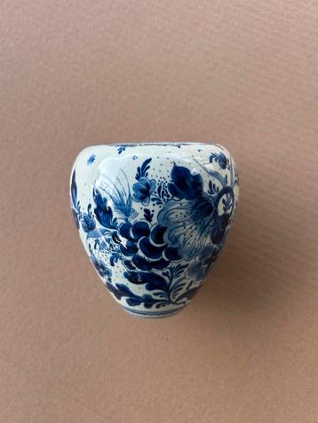 Delfts Blauwe Vaas met Bloemmotieven - Handbeschilderd Antie beschikbaar voor biedingen