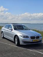 BMW 5-Serie 520i 184pk Aut. 2012 Grijs,, Auto's, Euro 5, 4 cilinders, 2000 kg, Overige kleuren