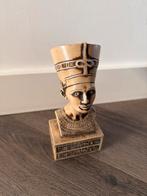 Kalksteen Nefertiti Buste uit Egypte, Ophalen