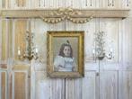Houten gordijnkoof met strik, Ophalen